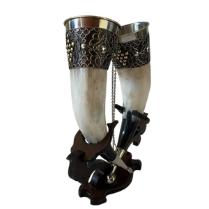 Ensemble de cornes à boire vikings faites à la main avec support en bois, mug en corne médiévale pour cadeau de mariage et d'anniversaire, personnalisé, style nordique - Product Image 3