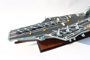 GIA NHIEN CO.LTD เรือบรรทุกเครื่องบิน USS Gerald R Ford CVN 78 แบบจำลองไม้ ของเล่นทำมือ พร้อมใช้งาน งานแกะสลัก ของสะสม - Product Image 6