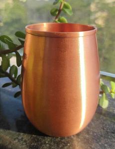 ชุดแก้วทัมเบลอร์ทำมือแบบดั้งเดิมของอินเดียชุดเครื่องดื่มอายุรเวทแบบศิลปะทำจากเรซิ่นทองแดงบริสุทธิ์ชุดแก้วเคลือบผิวแบบอินเดียโดยตรง - Product Image 2