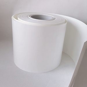 Rouleau <span class=keywords><strong>de</strong></span> <span class=keywords><strong>film</strong></span> rétractable personnalisé en PVC/PVDC pour un emballage sécurisé des bouteilles, <span class=keywords><strong>film</strong></span> haute transparence, prend en charge les logos, les couleurs, les tailles et la perforation - Product Image 3