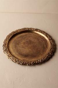 Plateau de service en laiton exquis avec détails de fabrication raffinés, idéal pour des occasions de réception élégantes - Product Image 6