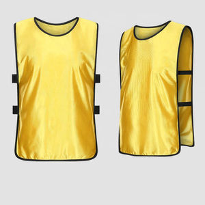 Maillots d'entraînement de football réversibles entièrement personnalisables et respirants en mesh avec logo personnalisé, séchage rapide pour le basketball et le football - Product Image 2