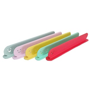[ECOFRENDLY] Pare-éclaboussures de lavabo en silicone à forte adsorption, panneau de protection contre l'eau pour comptoirs SmileGuard Silicone Sink Splash - Product Image 1