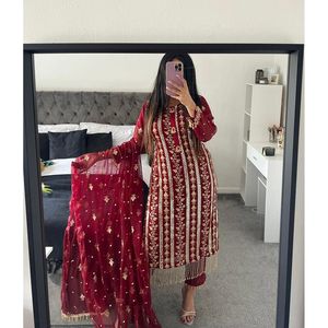 Presentando un Nuevo Conjunto de Diseñador, Top Largo, Pantalón y Dupatta en un Estilo Elegante OC5001 - Product Image 2