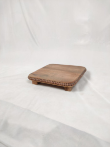 Plateau carré en bois durable et écoresponsable avec finition polie, couleur et taille personnalisables pour la décoration intérieure - Product Image 2