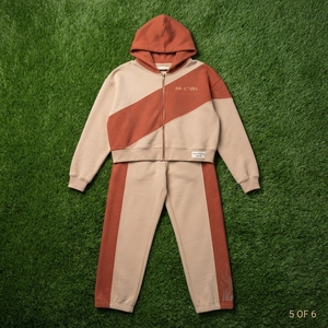 Conjunto Deportivo para Mujer con Bloques de Color, Sudadera con Capucha y Cremallera, Pantalones Deportivos Anchos con Detalle de Pedrería - Product Image 5