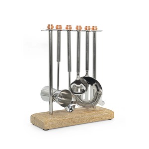 Ensemble d'outils de bar sur support en bois avec outils en acier inoxydable, parfait pour la mixologie professionnelle et le service de boissons, provenant d'Inde. - Product Image 2