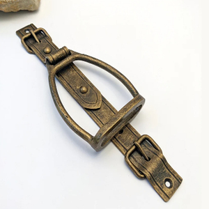 Sonnette de porte en or en forme d'étrier, cadeau pour équestres et amoureux des chevaux, sonnette de porte en métal, sonnette de porte rustique en laiton. - Product Image 2