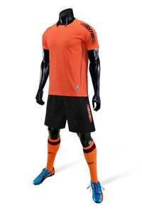 Uniforme de fútbol personalizado Unisex, conjunto transpirable de moda para adultos, equipo de entrenamiento OEM, Kit de impresión por sublimación - Product Image 4