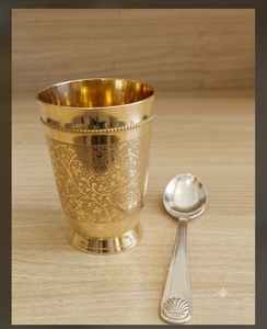 Juego de Bandejas Clásicas de Metal Chapado en Oro con Taza Grabada, Tres Tazones y Cuchara Portátil para Servir, Vajilla Tradicional para Bodas - Product Image 5