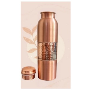 Bouteille d'eau ayurvédique en cuivre pur, design martelé, réutilisable, écologique, portable, finition mate, luxe moderne, logo personnalisé, OEM - Product Image 6