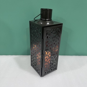 โคมไฟรอมฎอนงานฝีมือเหล็กสีดำ ดีไซน์ศิลป์ประดับตกแต่ง พร้อมที่ใส่เทียนลายสลัก สำหรับตกแต่งโต๊ะบ้าน - Product Image 6