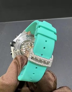 Montre chronographe de luxe pour hommes incrustée de diamants, avec cadran turquoise et bracelet en silicone, boîtier en acier inoxydable de 43mm, mouvement à quartz - Product Image 4