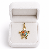 Pendentif tortue en pierre précieuse turquoise huître bleue de sédiments marins, en laiton doré, style bohème inspiré de l'océan, fait main, avec chaîne en corde de créateur