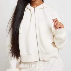 Conjunto de Sudadera con Capucha y Pantalones Cortos Plisados de Algodón Personalizado de Alta Calidad para Mujer, con Logotipo Personalizado, Dos Piezas, Informal, para Gimnasio y Entrenamiento - Product Image 5