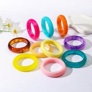 กำไลข้อมือเรซิ่นหรูหรา สีพาสเทลอ่อนละมุน งานแฮนด์เมด เครื่องประดับผู้หญิง งานฝีมือเรซิ่น - Product Image 6