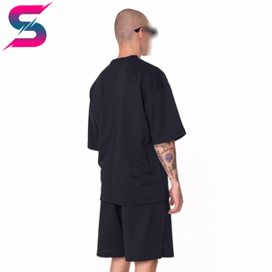 สินค้าแฟชั่นใหม่ เสื้อยืดคอกลมโอเวอร์ไซส์สีดำสำหรับผู้ชาย และชุดกางเกงขาสั้น ชุดลำลองถักสีพื้นสำหรับฤดูร้อน เสื้อผ้าใส่ออกนอกบ้าน - Product Image 3