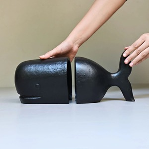 Juego de 2 sujetalibros de resina con forma de ballena, diseño escultural minimalista para decoración del hogar y la oficina - Product Image 1