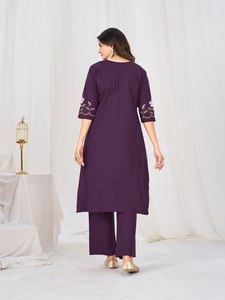 Conjunto de Vestido Anarkali de Algodón con Bordado Intenso para Mujer |   Conjunto Premium de Kurta, Pantalón y Dupatta |   Exportación Global de Moda - Product Image 5