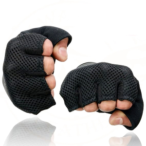 ถุงมือขับขี่มอเตอร์ไซค์แบบไม่มีนิ้วสำหรับผู้ชาย ยี่ห้อ Samroz Sports รุ่น Amara ผ้าสีดำ พร้อมตาข่ายระบายอากาศ - Product Image 3