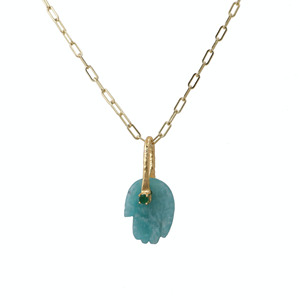 Pendentif Main de Fatma en Amazonite et Onyx Vert, Plaqué Or, Pierre Précieuse Sculptée, Chaîne, Bijou Spirituel Tendance - Product Image 1