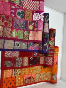 Fournisseur en gros de tissus recyclés en patchwork durable pour la décoration intérieure - Product Image 4