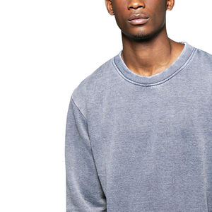 Sweat-shirt en molleton respirant et écologique pour homme, 100 % coton, coupe oversize, avec logo personnalisé et effet délavé à l'acide, idéal pour l'hiver et de haute qualité. - Product Image 5