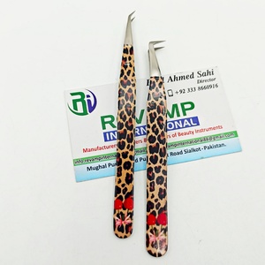 Pince à cils professionnelle en acier inoxydable à motif guépard, 90/45 degrés, pour volume et précision, pour artistes en extensions de cils et professionnels de la beauté - Product Image 4