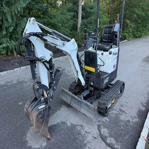 Mini-excavatrice Bobcat E10 efficace avec des dimensions compactes, une forte capacité de creusement et un fonctionnement hydraulique fluide - Product Image 5