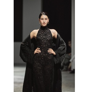 Vestidos Largos Más Vendidos para Mujer, el Mejor Vestido Largo con Cuello Halter LILIAN, 550 gramos, Apliques de Encaje, Cristal, 150 cm, Vestidos Casuales - Product Image 2