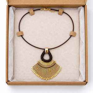 Collier pendentif éventail doré en alliage, fait main, avec cordon en cuir tressé, style bohème vintage, bijou statement pour femme - Product Image 3