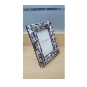 Élégant cadre photo artisanal en résine d'os de corne carrée marron et noire pour la décoration de la maison et du bureau - Product Image 3