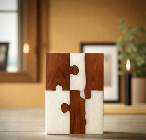 โกศบรรจุอัฐิทำมือจากไม้และเรซิ่น: ของที่ระลึกที่ไม่เหมือนใครสำหรับเก็บอัฐิมนุษย์ ขนาดกลาง 9x5.5 นิ้ว - Product Image 4