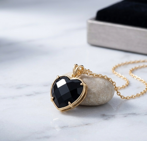 Elegante Collar con Colgante de Corazón de Ónix Negro de 16 Pulgadas, Plata de Ley 925, Chapado en Oro de 18K, Collar Minimalista a Precio de Mayoreo - Product Image 3