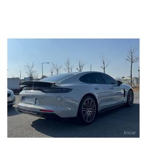 Porsche Panamera 4.0 GTS 2023 con Volante a la Izquierda, Asientos de Cuero, Cámara Trasera, 34,412 km - Product Image 2