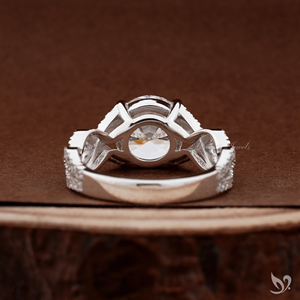 Anillo de Compromiso con Diamante Cultivado en Laboratorio de 3CT, Corte Redondo, Certificado IGI, Banda Trenzada con Pavé en Oro Blanco de 10K - Product Image 3
