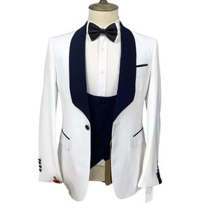 Costume de smoking homme croisé blanc ivoire à revers pointus, style épuré et minimaliste, pour tenue de soirée formelle et mariage - Product Image 6