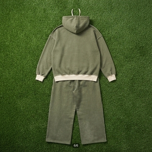 Conjunto de Sudadera con Capucha Oversize Verde Oliva y Pantalones Jogger de Pierna Ancha con Detalles de Pedrería, de Algodón Afelpado, Estilo Urbano, Venta al por Mayor OEM - Product Image 5