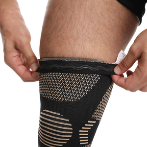 Par de Rodilleras de Compresión de Poliéster Elástico con Estampado de Camuflaje Negro para Hombre, para Deportes y Running - Product Image 3