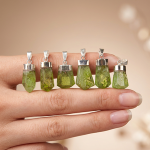 Collar con Colgante de Peridoto, Piedra de Nacimiento de Agosto, Plata de Ley 925, Cristal Verde Natural, Regalo de Joyería - Product Image 1