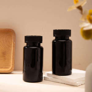 Botella de PET 100% Ecológica de 150 CC, Forma Redonda, Acabado de Cuello 38-400, Impresión Serigráfica, Color Ámbar Oscuro, para Envasado de Medicamentos - Product Image 3