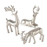 Sculpture métallique décorative moderne au design artistique créant un impact visuel dans les intérieurs contemporains
