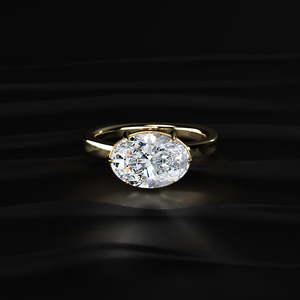 Anillo de Moissanita Ovalada de 3.35ct Hecho a Mano con Diseño East West, Tallo Europeo, Ajuste Cómodo, Oro Blanco y Platino, Fabricante de Diamantes de Moissanita - Product Image 4