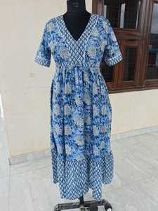 Robe bohème élégante pour femmes, robe maxi en coton imprimé, confortable et respirante, col en V, manches mi-longues, coupe évasée - Product Image 3