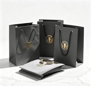 Sac de luxe pour bijoux de marque, conception personnalisée OEM ODM avec impression dorée, sac en papier pour bijoux estampé or sur mesure pour articles haut de gamme - Product Image 1
