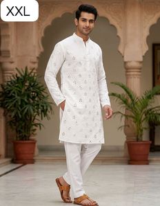Ensemble prêt-à-porter de vêtements traditionnels et ethniques pour hommes, comprenant un kurta en coton avec des détails en miroir et un pyjama. - Product Image 5