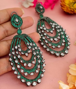 Magnifiques boucles d'oreilles pendantes en moissanite plaquées or de qualité supérieure pour femmes, collection pour soirées et occasions spéciales - Product Image 4