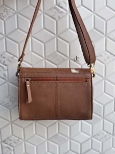 Bolso Bandolera Clásico de Cuero Genuino, Nuevo Diseño, Cuero Repujado a Mano, Bolso Bandolera Cruzado Moderno - Product Image 5