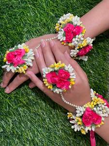 Nouvelles Fleurs Gajra Artisanales de Qualité, Parfumées à la Mogra, avec Élastique, Accessoires Cheveux pour Femme, Motif Floral Multicolore - Product Image 5