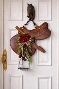 Silla de montar de cuero más vendida con asiento decorativo y acolchado para largas horas de equitación disponible a un precio razonable - Product Image 3